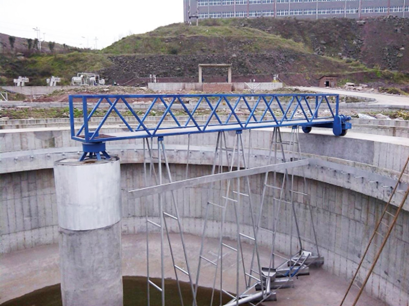 周边转动刮泥机